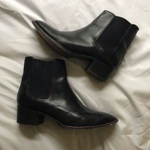 Frye size 8 Black Leather Chelsea Boot
